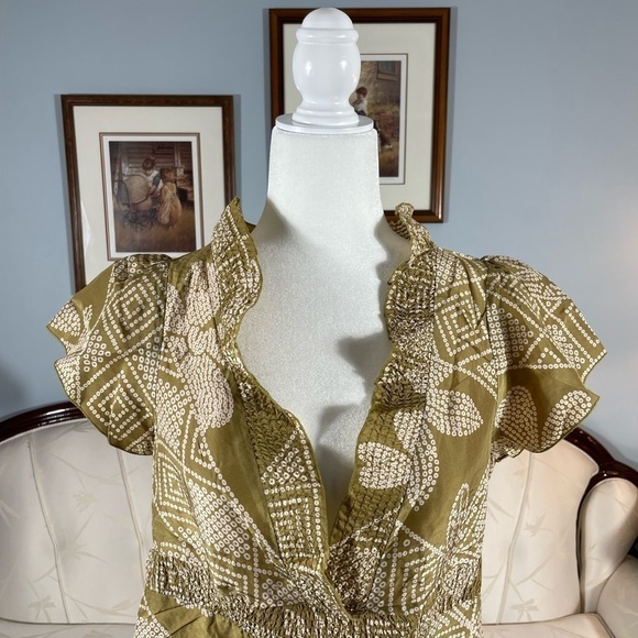 bcbgmaxazria Green V-Neck 100% Silk Top With Ruffles Size Small - Picture 3 of 10